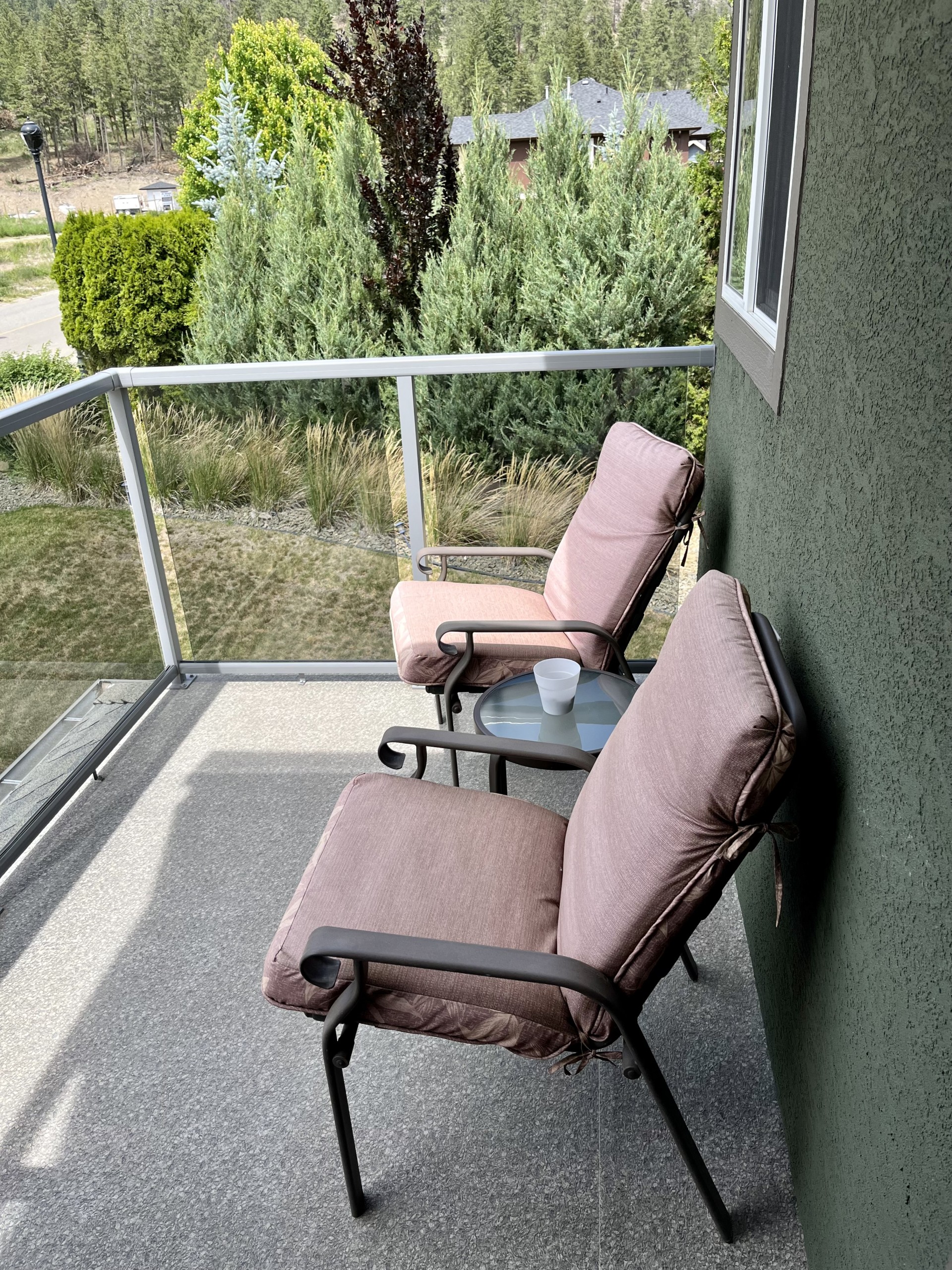 Modern House in West Kelowna with Vineyard Views - Image 11