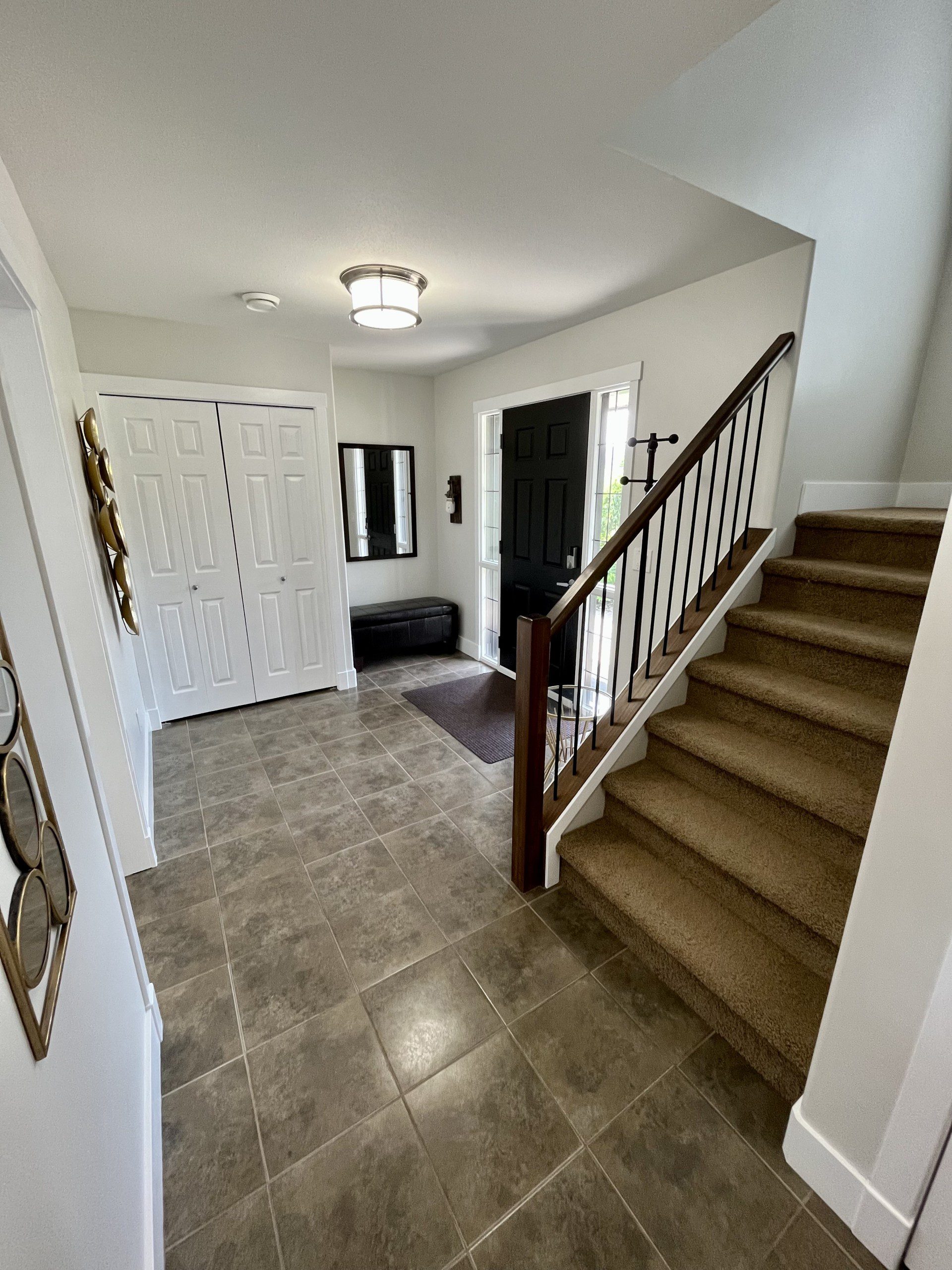 Modern House in West Kelowna with Vineyard Views - Image 12