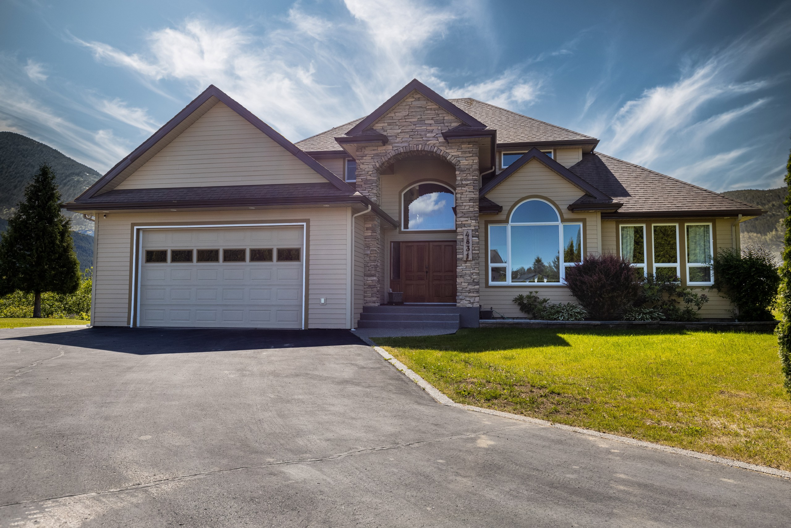 2 Bedroom Suite with Gorgeous Views in Desireable Neighborhood