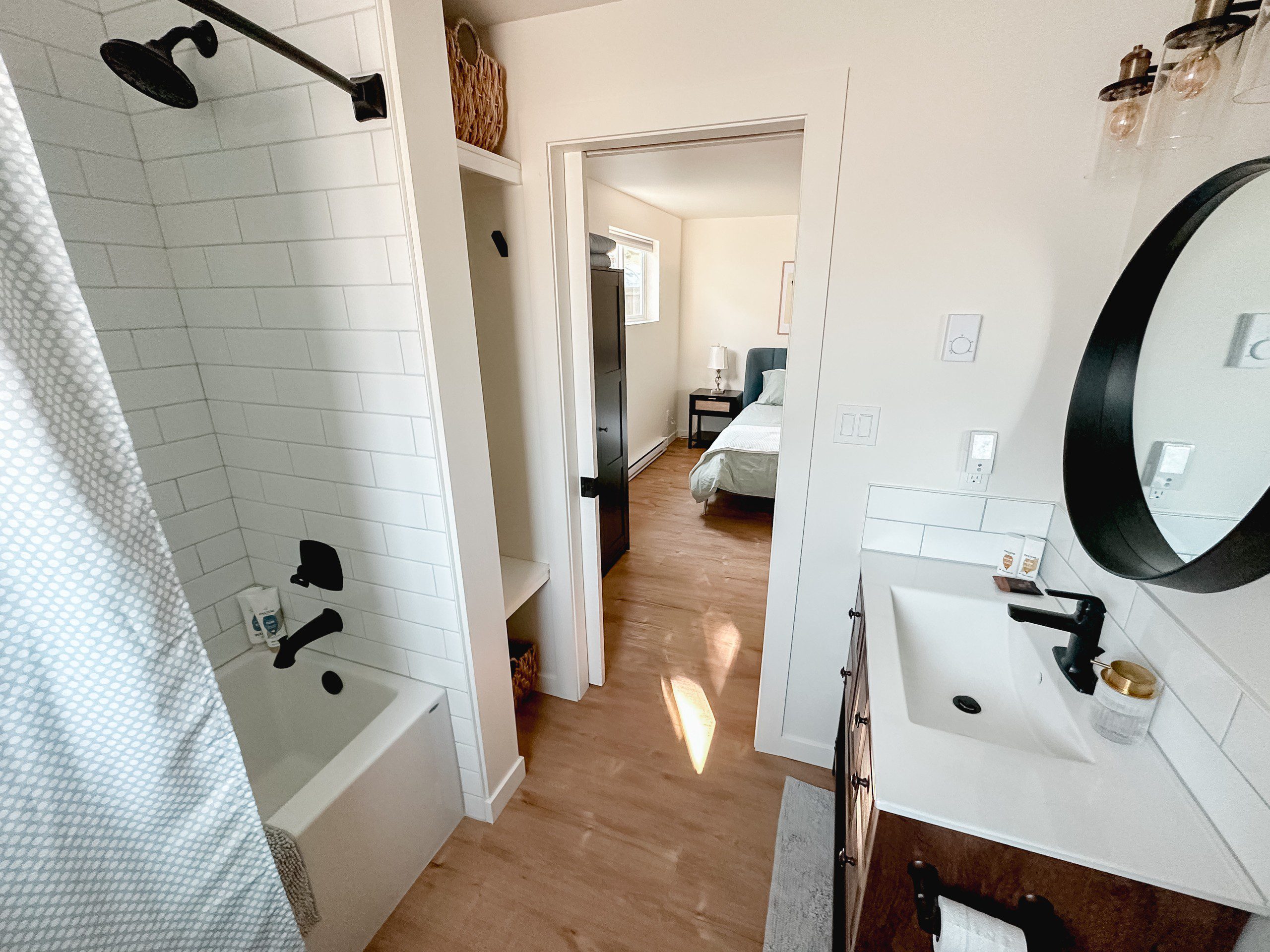 The Studio - great location, private, and modern - Image 10