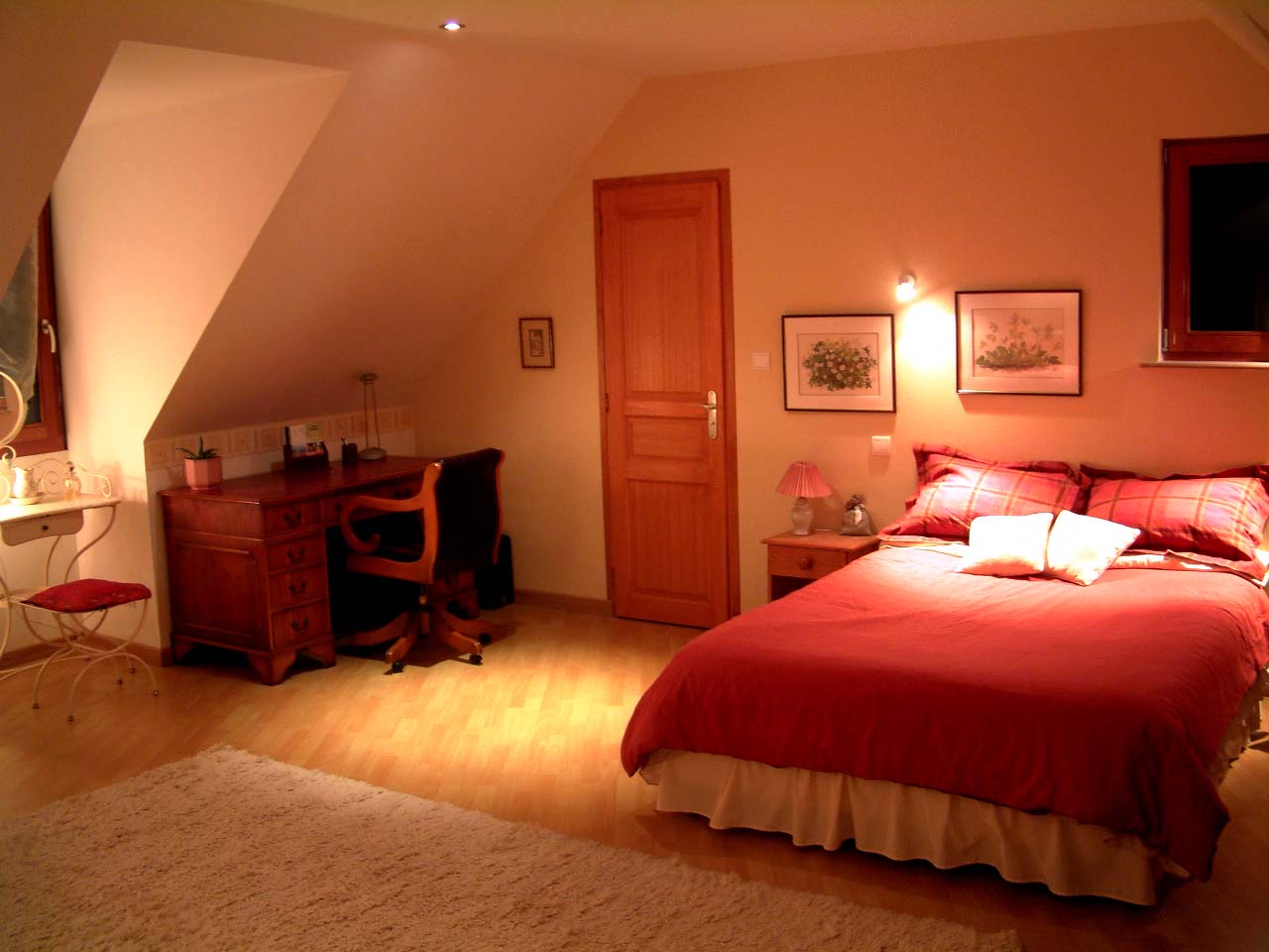 TEST LISTING 2 - 2 bedrooms, bathroom and kitchen in house - Image 2